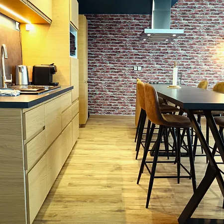 Chaleureux Et Spacieux Centre Avec Parking Apartment